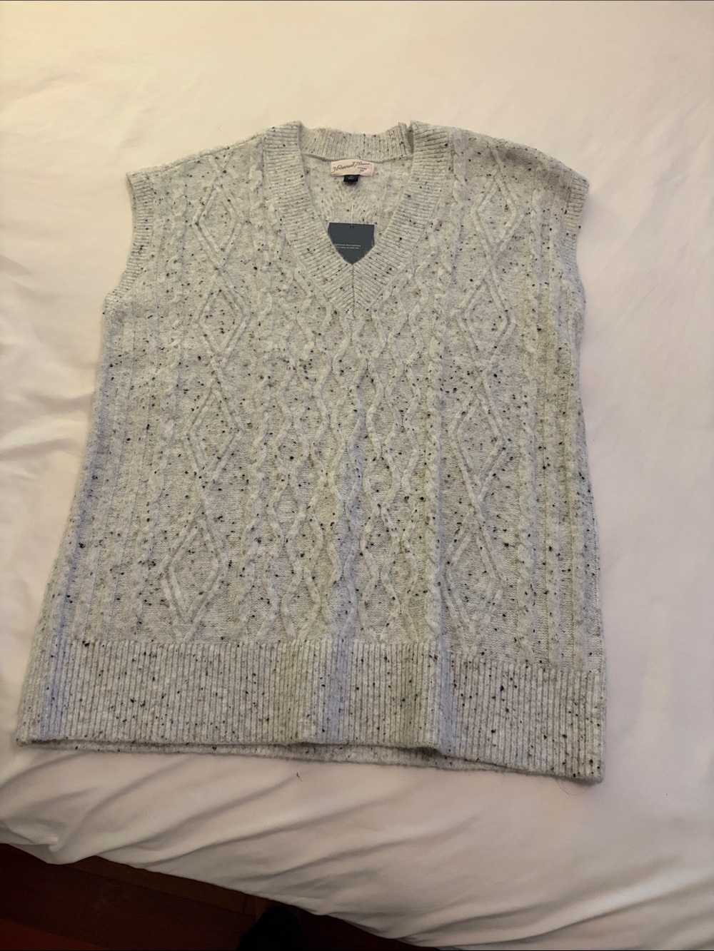 Universal Thread Speckled Light Gray Cable Knit V-Neck Sweater Vest